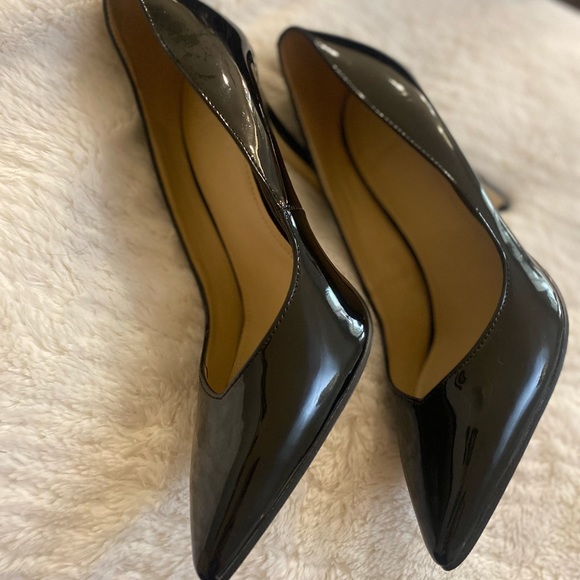 GUESS BLACK CLOSED TOES HEELS - Picture 2 of 4
